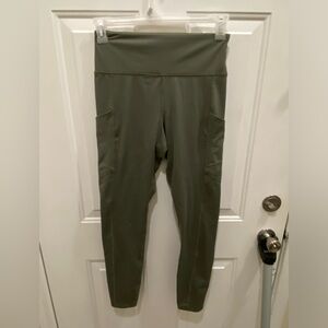 Green American eagle leggings.